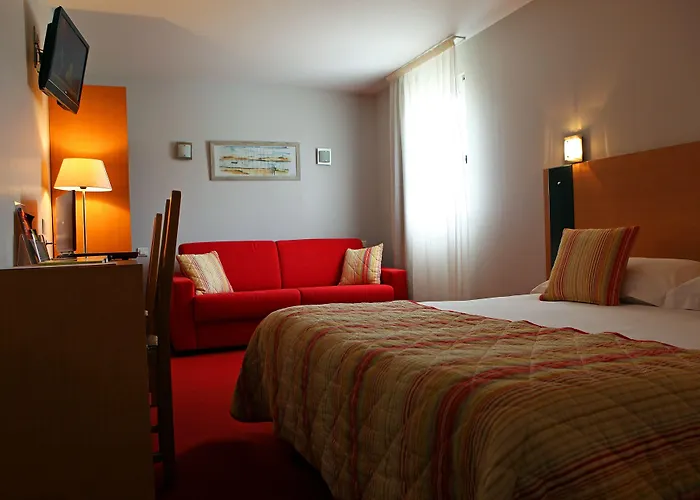 Hotel The Originals City, Le Pavillon, Béziers Est 3*